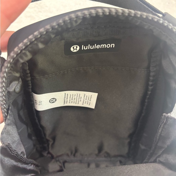Lululemon Easy Access Crossbody Bag 1.5L NWT - Picture 5 of 5